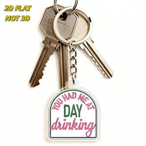Llavero de acrílico con la frase divertida 'You Had Me At Day Drinking', tipografía rosa y verde, colgante transparente con diseño de bar humorístico - Product Image 5