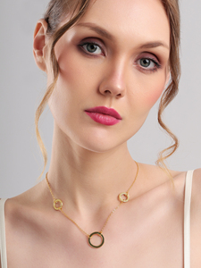 สร้อยคอโซ่เชื่อมต่อแบบวงกลมสามวงเคลือบทอง ดีไซน์เรียบหรู ทันสมัย เหมาะสำหรับผู้หญิง - Product Image 3