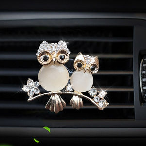 Ambientador de coche con diseño de búho de diamantes brillantes para rejilla de ventilación, difusor de fragancia sólido para coche - Product Image 1