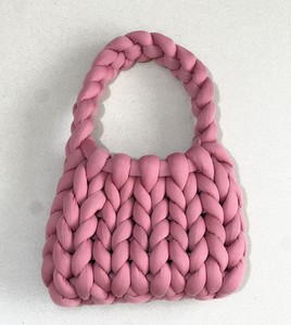 Borsa Tote Artigianale all'Uncinetto in Filato Super Spesso, Prodotto Finito Fai-da-Te, Borsa da Donna con Fodera Morbida in Poliestere e Tasca Aperta - Product Image 3
