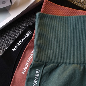 Pantaloncini da yoga a vita alta da donna, leggings sportivi modellanti per allenamento e palestra - Product Image 3