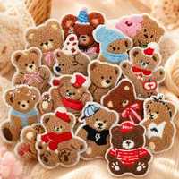 Adorables patchs brodés thermocollants et à coudre pour chapeaux, écharpes, pulls, bonnets, casquettes, avec motifs ours en peluche, nœuds, pompons, pommes et thèmes de fête