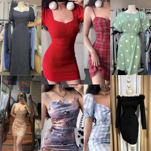 Fournisseur en gros de ballots de vêtements d'été d'occasion pour femmes, en polyester/coton, envoi aléatoire, styles variés - Product Image 1