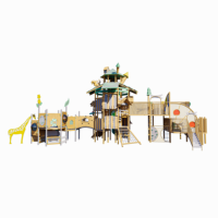 Structure de jeu en bois sur le thème de la forêt, aire de jeux commerciale pour enfants avec toboggan en spirale et filet d'escalade en corde pour parc d'attractions public