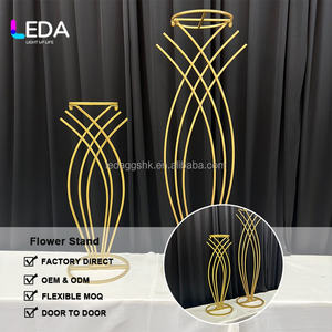 Base de Metal Dorada LEDA para Arreglos Florales, Centro de Mesa Alto y Geométrico para Bodas, Eventos y Decoración de Mesas - Product Image 2