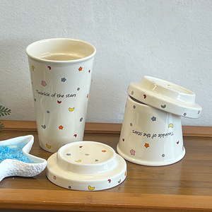 Nuevo Producto: Taza de Café con Estampado de Estrellas y Luna, Taza de Viaje de Cerámica sin Asa con Tapa - Product Image 4