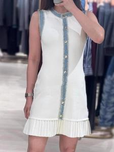 Robe plissée sans manches en maille avec empiècements en jean, nouvelle collection printemps, élégante et de haute qualité - Product Image 3