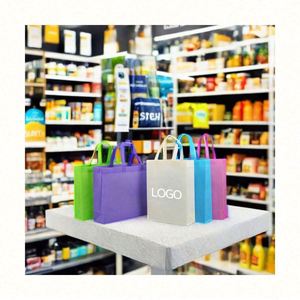 Sacs fourre-tout personnalisés de haute qualité avec logo imprimé, en non-tissé recyclé, imperméables, légers, réutilisables, pliables, de différentes tailles pour le shopping - Product Image 1