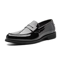 Mocassins de ville bicolores vernis pour hommes – Confortables et faciles à enfiler, idéaux pour les affaires, les mariages et les événements décontractés