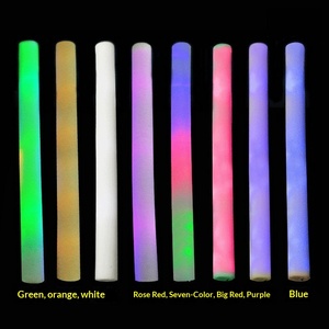 Bastoncini Luminosi LED Personalizzati <span class=keywords><strong>di</strong></span> Alta Qualità, Bastoni Luminosi Lampeggianti per Concerti, Bastoncini Luminosi in Schiuma per Matrimoni e Feste - Product Image 2