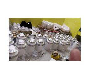 Urna de cremación para adultos de estilo americano de aluminio blanco con detalles en madera y latón de Brassworld India Funeral Supplies - Product Image 1