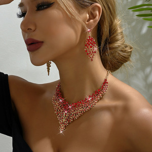 Ensemble collier et boucles d'oreilles exquis d'inspiration vintage pour femmes sophistiquées, parfait pour les banquets et les occasions spéciales - Product Image 5