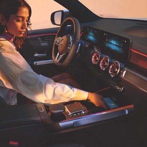 Mercedes-Benz EQB 260 350 2023, SUV Eléctrico de Alta Velocidad, 5 Asientos, 5 Puertas, Batería de 73.5kWh, 190 HP - Product Image 5