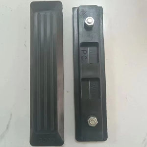 แผ่นยางรองข้อต่อรางอุปกรณ์หนัก300มม. สำหรับรองเท้าตีนตะขาบทำจากโรงงาน - Product Image 1