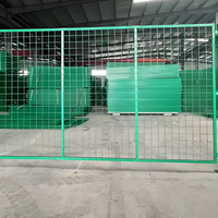 Clôture de réseau d'isolation d'aéroport en fil de fer soudé à trous carrés, galvanisée et recouverte de PVC, avec pliage