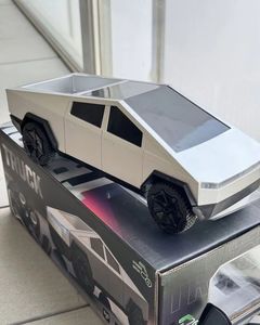 Modèle de camionnette de simulation télécommandée en métal RC 1/16 de haute qualité avec câble USB, véhicule de tourisme tout-terrain assemblé - Product Image 6