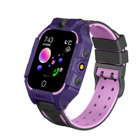 Montre connectée Q19 pour enfants 2026 avec caméra, tracker GPS, étanche IP67, SOS et historique de localisation LBS