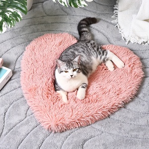 Çok Amaçlı İç Mekan Çift Katmanlı Kalp Şeklinde Peluş Evcil Hayvan Battaniyesi Yatak Yumuşak Kedi Minderi Köpek ve Araba İçin - Product Image 3