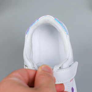 Sneakers da <span class=keywords><strong>bambina</strong></span> 2026 Autunno Nuova Moda Rosa Scarpe Casual con Suola Morbida Bianche Traspiranti Leggere Chiusura con Strappo Tomaia in PU - Product Image 4