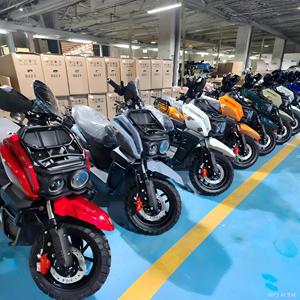 AIMANDI China Hot Selling Adult Scooter Motorcycle 2000W-5000W <b>72V</b> 60-120km/h 70-160KM Range Powerful - Product Image 3