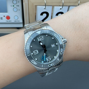 Men's Luxury Dive Watch: Sporty-Style Waterproof Mechanical Watch with Sapphire Crystal — High-<b>End</b> Men's Watch - Product Image 5