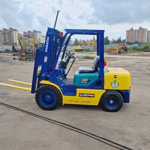 Carretillas elevadoras Komatsu usadas de excelente rendimiento con motor diésel de bajo precio para las industrias minorista y de restaurantes - Product Image 2