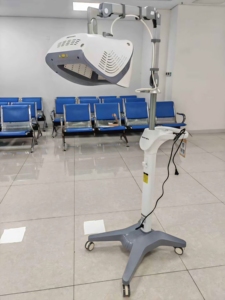 Máquina de Terapia Capilar con Láser Nd:YAG Q-Switched de 650nm para el Crecimiento del Cabello y Tratamiento de Alopecia <span class=keywords><strong>Areata</strong></span> con Enfriamiento por Aire - Product Image 2