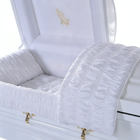 Cercueil métallique blanc de luxe de style américain, couvercle semi-couchette, broderie mains en prière, intérieur blanc, pour enterrement d'adulte (vente en gros)