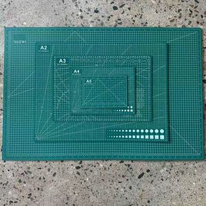 Tapis <span class=keywords><strong>de</strong></span> découpe A4 en plastique écologique 2,3 mm, <span class=keywords><strong>planche</strong></span> <span class=keywords><strong>de</strong></span> planification et <span class=keywords><strong>de</strong></span> découpe artisanale, gamme complète <span class=keywords><strong>de</strong></span> styles en stock, fait main - Product Image 3