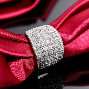 Anello da Donna Largo e Lucido, Design Elegante e Solido, Gioiello di Moda per Uso Quotidiano e Banchetti, Idea Regalo - Product Image 4