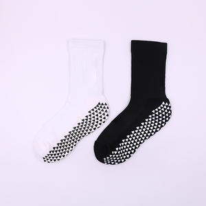 Calcetines Deportivos de Compresión Alta Antideslizantes Ecológicos Negros Unisex para Hombre al por Mayor con Logotipo Antideslizante - Product Image 6
