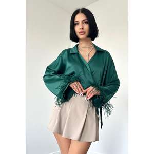 Top Corto de Satén Esmeralda con Mangas de Plumas, Cuello Alto, Silueta Recta, Cintura Natural, Ropa Cómoda para la Noche - Product Image 3