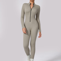 Combinaison côtelée personnalisée OEM pour femme, col montant, fermeture éclair, manches longues, longueur intégrale, séchage rapide, respirante, ajustée, pour yoga et gym