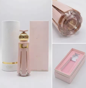 Profumo Arabo di Lusso (60ml) di <span class=keywords><strong>Ahmed</strong></span> Al Maghribi con Bottiglia a Strisce Bianche e Confezione Regalo Cilindrica in Velluto - Product Image 4