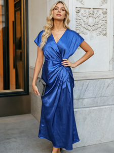 Robe midi élégante en satin à col en V avec manches courtes et ceinture à nouer, coupe fourreau, idéale pour les occasions festives, sur mesure - Product Image 2
