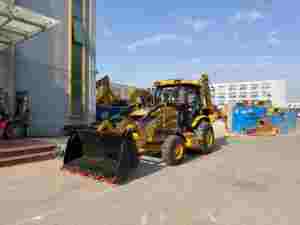 Chargeuse-pelleteuse CAT 420F, capacité de charge nominale de 5 tonnes, poids de la machine de 7 tonnes, moteur Yunnei, puissance de 70 kW, certifiée EMA CE EPA, fermes, modèle 2025 - Product Image 3