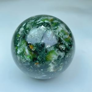 Vente en gros de sphères de mica vertes de style bohème, pierres de guérison naturelles pour une décoration intérieure unique et des cadeaux de fêtes - Product Image 4