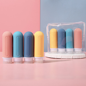 Ensemble de flacons de voyage 4 pièces en silicone compressibles pour cosmétiques et désinfectant pour les mains, approuvé pour l'avion, avec étui de rangement - Product Image 1