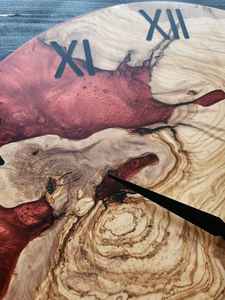 Reloj de Pared Decorativo de Resina y Madera, Hecho a Mano, Elegante, Duradero, Funcional y Sofisticado, Ideal para la Sala de Estar - Product Image 3