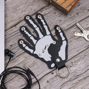 Porte-clés créatif et original en cuir PU, porte-clés portable en forme de paume, porte-clés cadeau d'Halloween. - Product Image 3