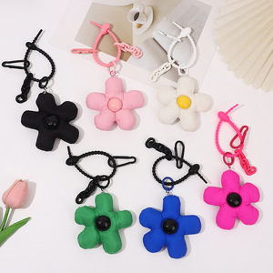 En gros Porte-clés Fleur 3D mat et rembourré, Breloque <span class=keywords><strong>de</strong></span> sac tendance, Cordon souple, Cadeau - Product Image 1
