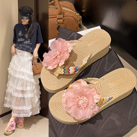 Nuevas Sandalias de Playa de Verano con Plataforma y Diseño Floral Estilo Hada, Chanclas de Paja Tejida con Suela Gruesa para Mujer
