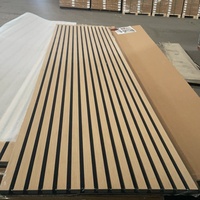 Placage de bois 3D MDF Wave Akupanel Technology Panneaux insonorisants en bois MDF Panneaux muraux à lattes en bois Mdf Plafond Panneaux acoustiques pour animaux de compagnie