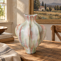 Vase à fleurs en céramique émaillée pastel Jossin avec un design côtelé élégant pour les accessoires d'intérieur nordiques, décoration de table