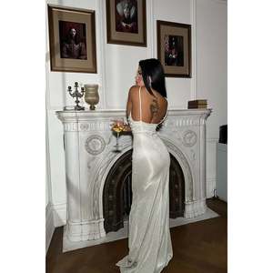 ชุดราตรีสีเขียวมิ้นท์ทรงเอไลน์แบบมีสายรัด  ถักโครเชต์ยาวลากพื้น คอสูง เรียบง่าย ประดับเลื่อม ไข่มุก ดอกไม้ และขนนก สำหรับงานปาร์ตี้ - Product Image 1