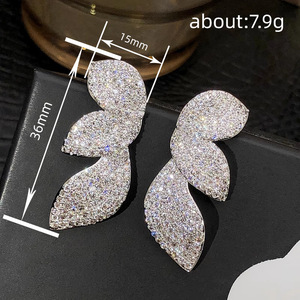 Orecchini a Perno a Forma di Foglia Marquise per Donne, Design Irregolare, Accessori per Orecchie da Indossare Quotidianamente - Product Image 4