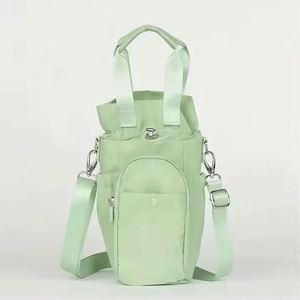 Muestra gratuita de funda personalizada para botella de agua con soporte para teléfono, bolsa cruzada tipo bandolera con correa ajustable. - Product Image 1
