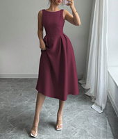 Robe midi plissée sans manches bordeaux décontractée et polyvalente pour femme, col bateau, dos nu, coupe trapèze