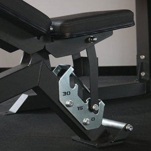 <span class=keywords><strong>Banc</strong></span> <span class=keywords><strong>de</strong></span> <span class=keywords><strong>musculation</strong></span> commercial pliable FID <span class=keywords><strong>avec</strong></span> inclinaison, position plate et declinable, réglable pour haltères et presse - Product Image 4