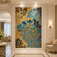 Mosaïque murale florale dorée sur mesure de luxe, art mural artisanal pour la décoration intérieure du hall d'un hôtel de luxe